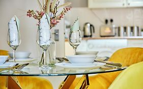 Stylish 2 Bedroom In Clifton - Garden